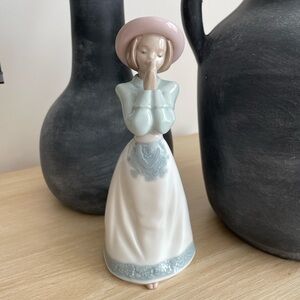Lladró Figurine: Nao 1224 Please, Please